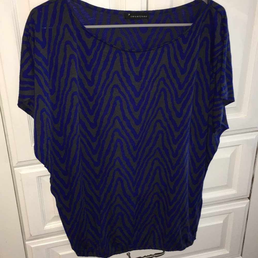 F21 grey and blue printed oversized flowy top